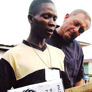 An illiterate Liberian survivor of the civil war in 2004 converts a tin can, a stick of wood and a length of fishing line into a banjo to compose and sing unforgettable tunes on the streets of Monrovia